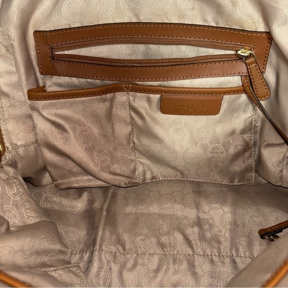 MICHAEL KORS Carmel Saffiano Satchel Shoulder bag. - Picture 10 of 11